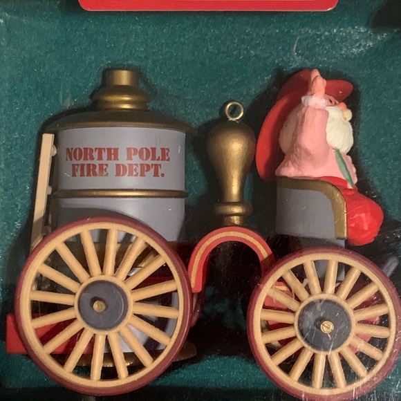 Vintage 1985 Hallmark Ornament Santa’s Fire Engine - Picture 2 of 3